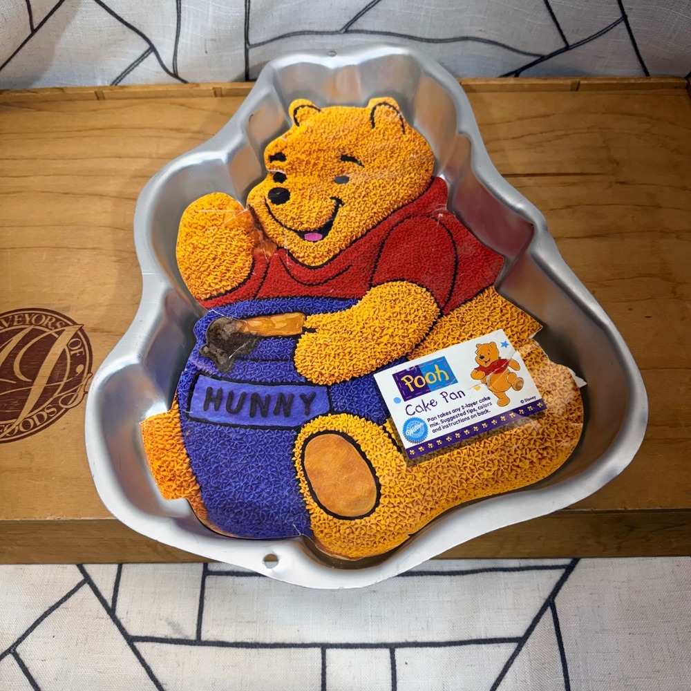 Wilton Winnie the Pooh Cake Pan Aluminum Silver Excellent 1995 Disney Hunny Pot